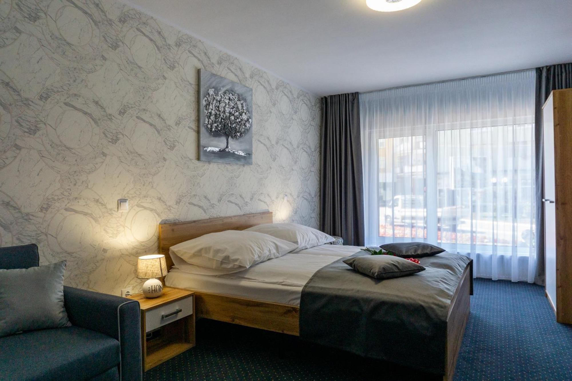 Hotel Epic Centrum Cisnădie Rum bild