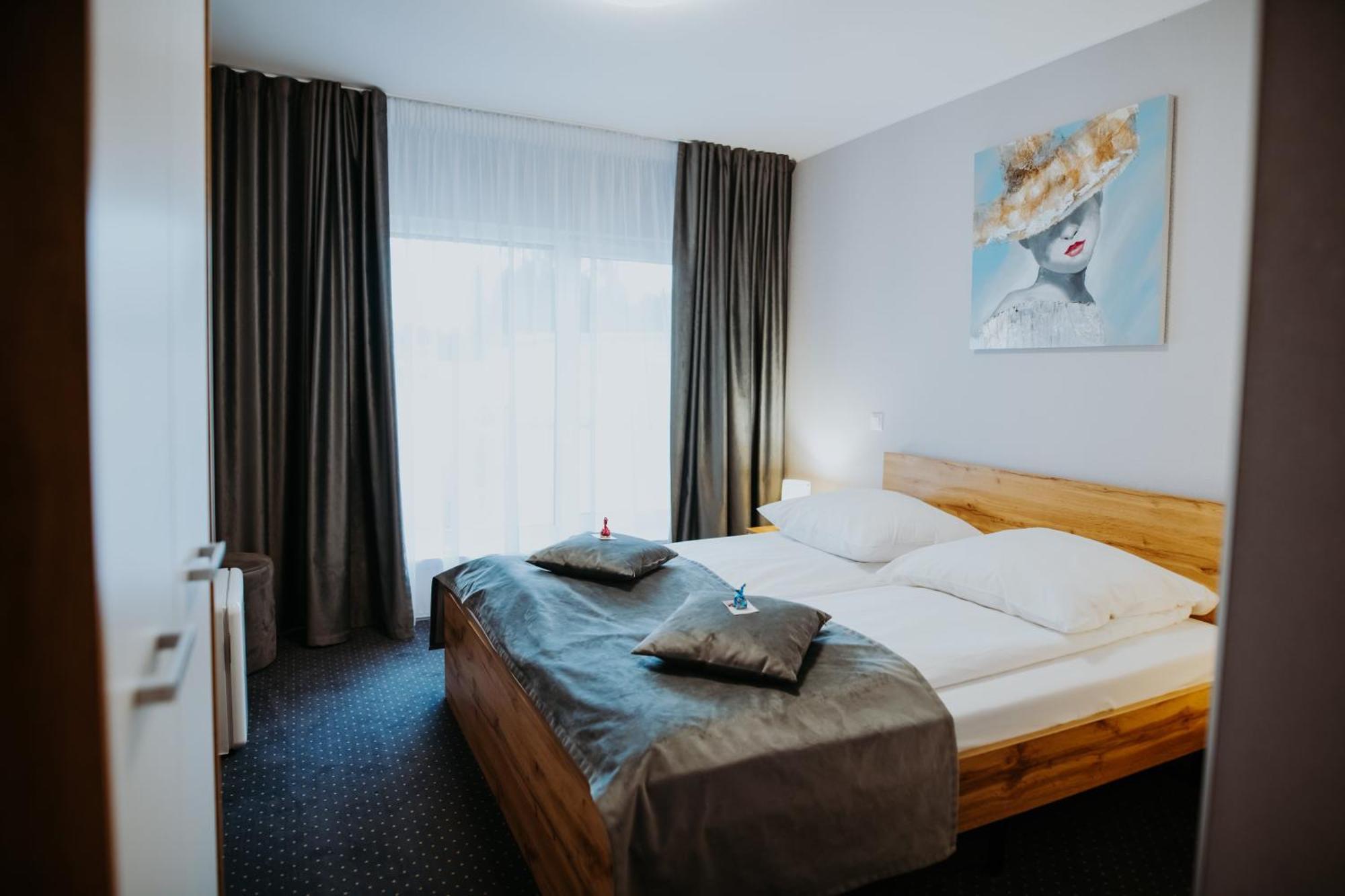 Hotel Epic Centrum Cisnădie Exteriör bild